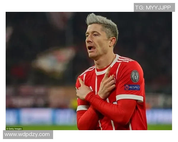 莱万重返老东家引发拜仁球迷愤怒声讨：背叛与忘恩负义的争议之战